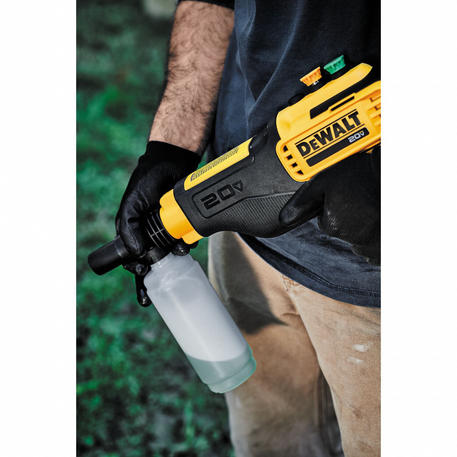 DEWALT Cordless Pressure Washer 550 psi Op Pressure, Cold, 1 gpm