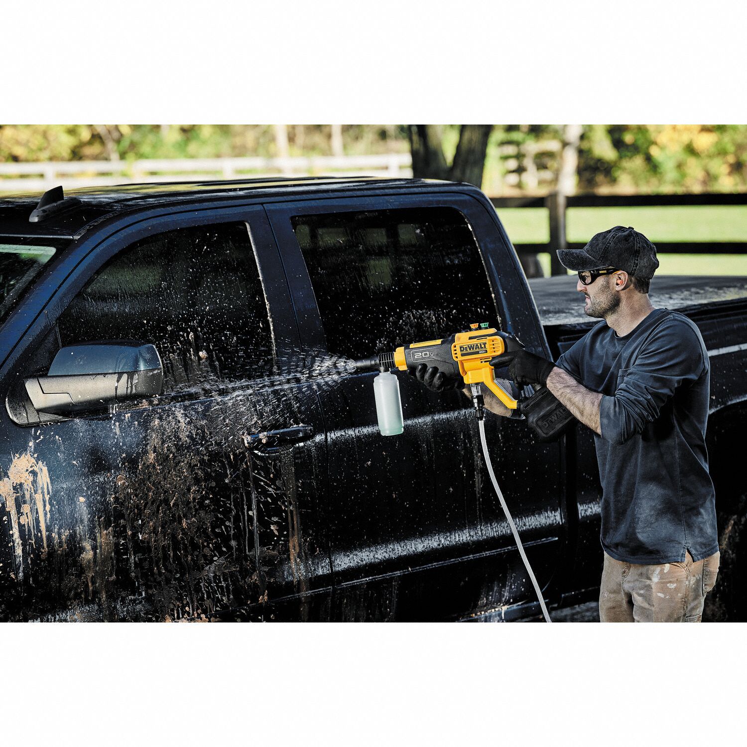 DEWALT Cordless Pressure Washer 550 psi Op Pressure, Cold, 1 gpm