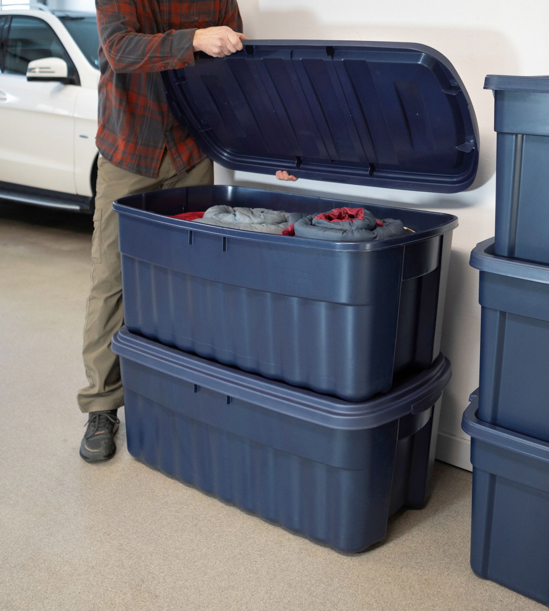 RUBBERMAID Storage Tote 50 gal, 43 in x 21 1/4 in x 17 7/8 in, Dark