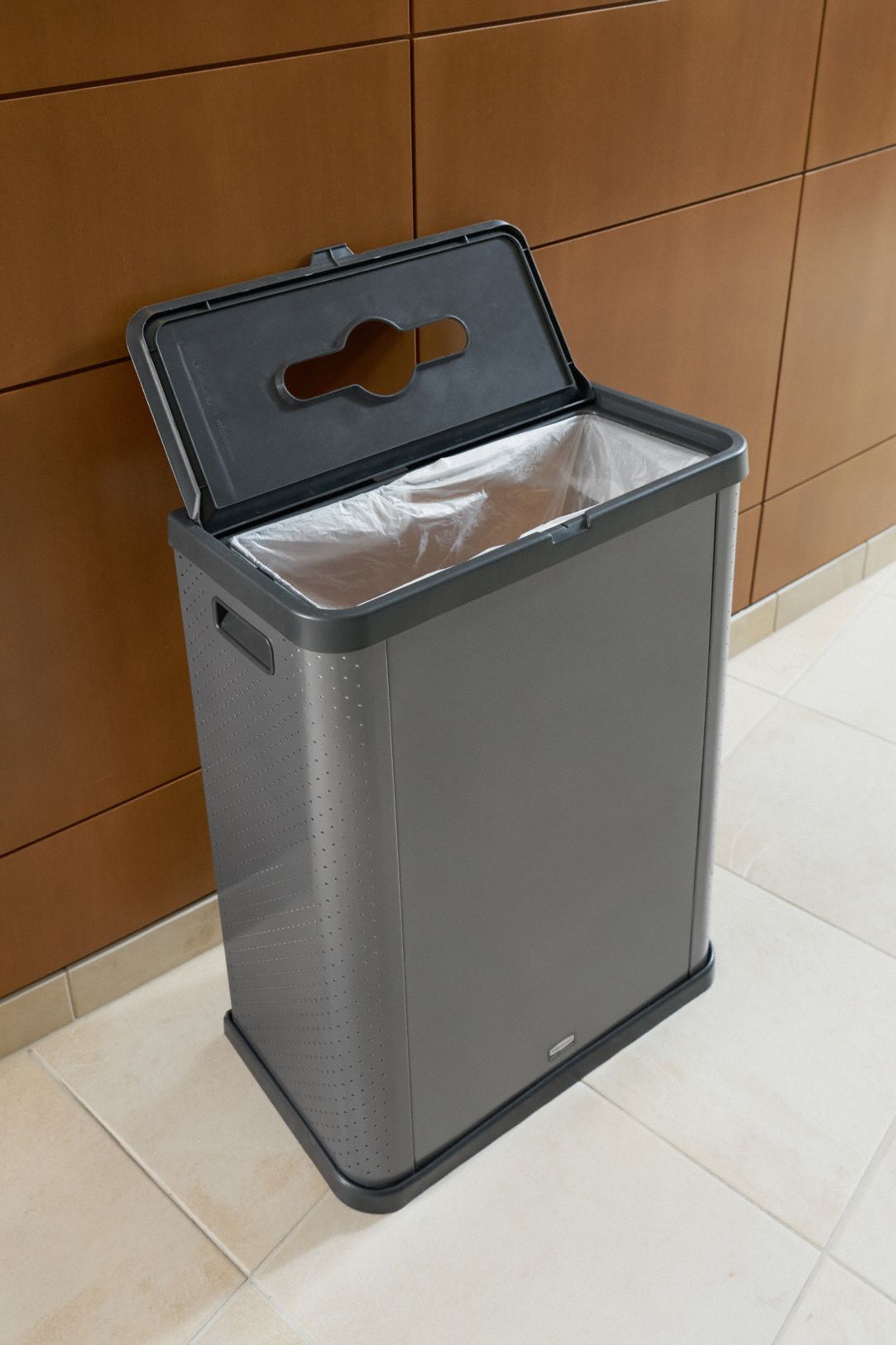 RUBBERMAID COMMERCIAL PRODUCTS Trash Can,23 gal Capacity,Open Top