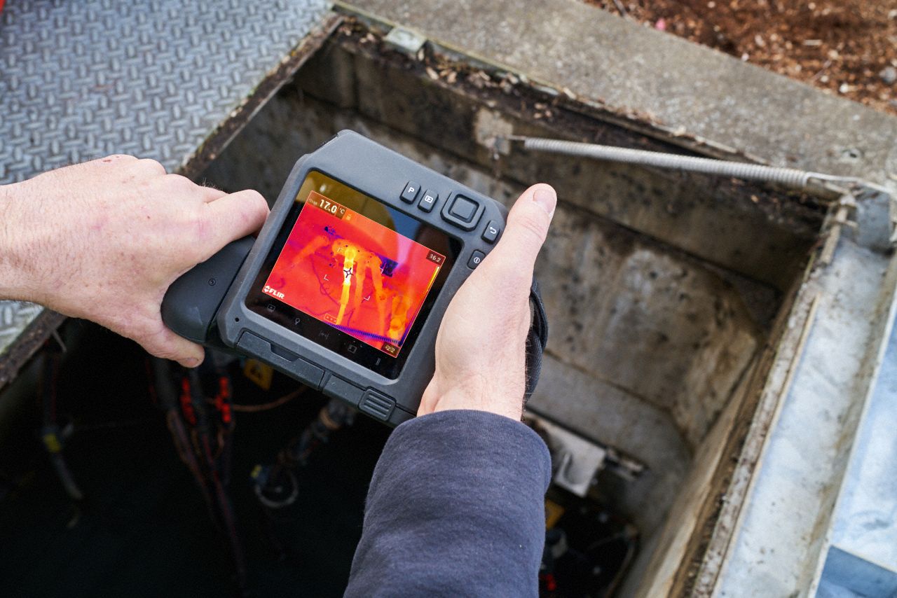 FLIR Thermal Camera 32° to 1202°/4° to 248°, 320 x 240 Pixels, 30 mK