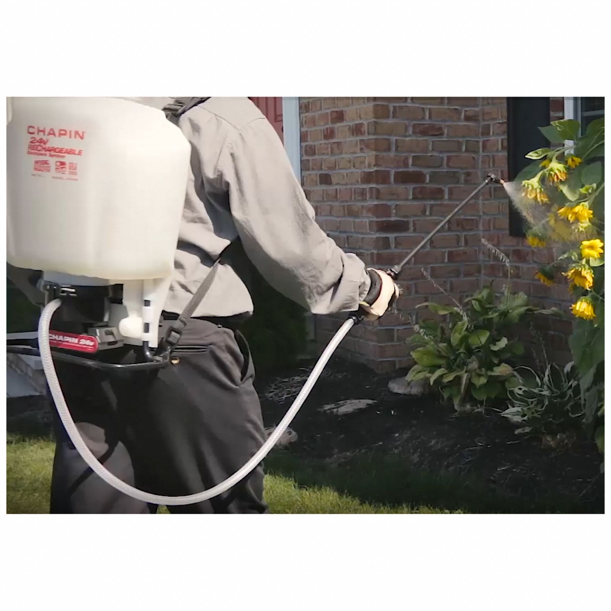 CHAPIN Cordless Backpack Sprayer 4 gal Sprayer Tank Capacity