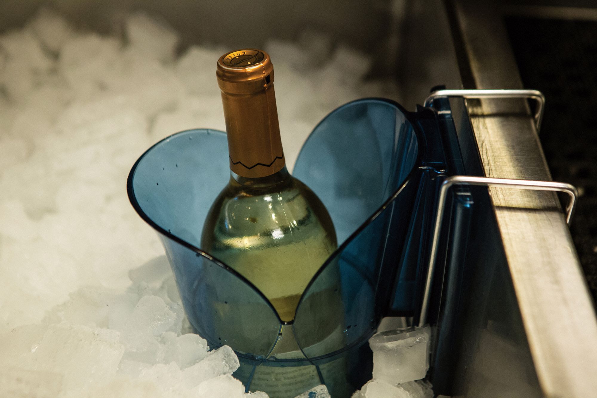 SAN JAMAR Ice Scoop and Holder Blue, Polycarbonate, Dishwasher Safe