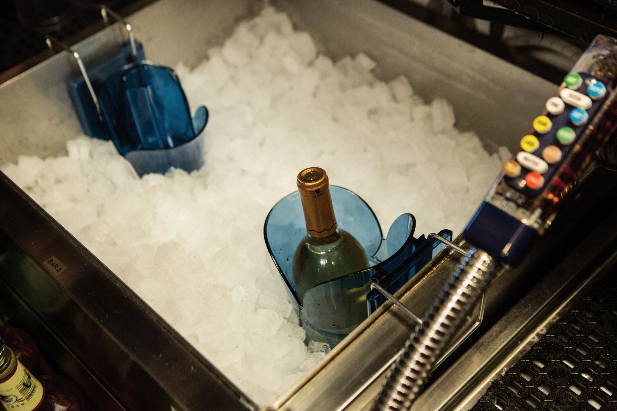 SAN JAMAR Ice Scoop and Holder Blue, Polycarbonate, Dishwasher Safe