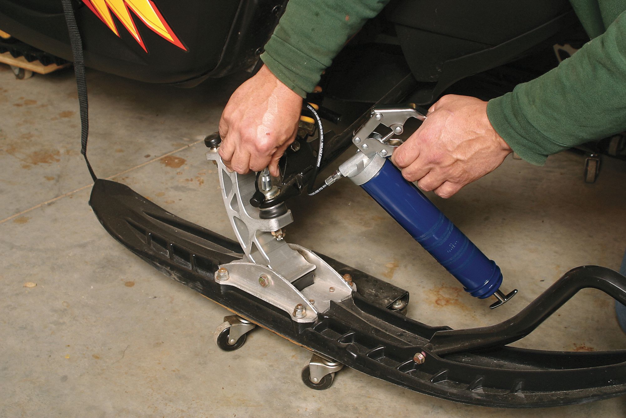 LINCOLN Grease Gun Pistol Grip Grease Gun Handle, Flex Hose, 56 Strokes per Oz., Bulk/Cartridge