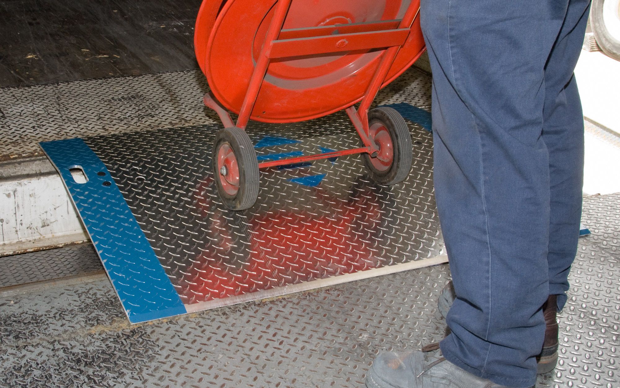 GRAINGER APPROVED 48 inL x 48 inW Aluminum Dock Plate; Load Capacity