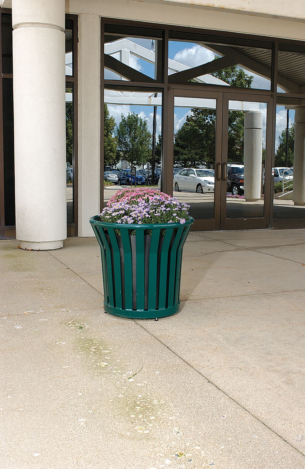 Round Planter 25 1/2 in H Green