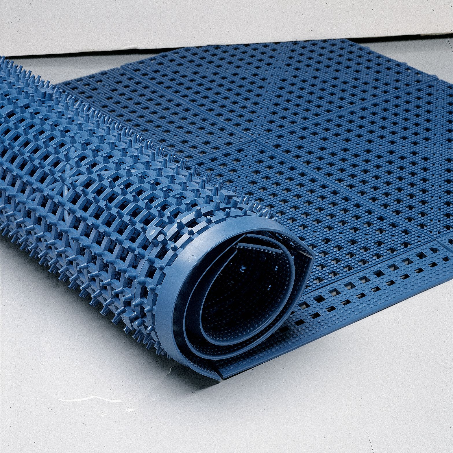 KENDALL, Blue, DriDek Corner Tiles 8A22140BE Grainger