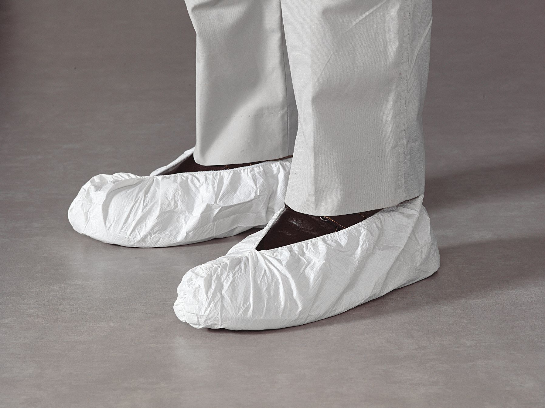 SHOE COVERS, WHITE, TYVEK ALTERNATIVE, MICROPOROUS, XL