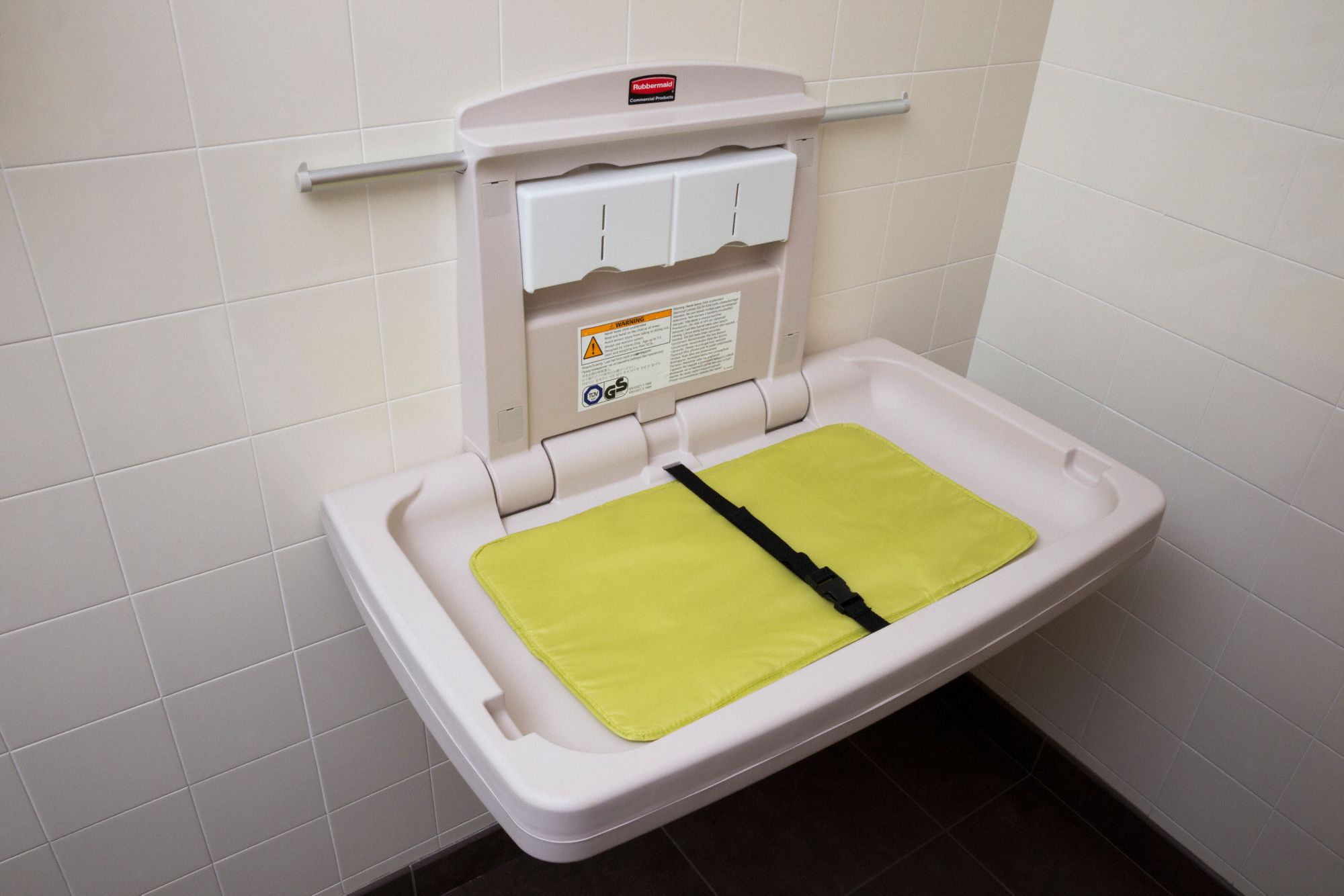 rubbermaid changing station