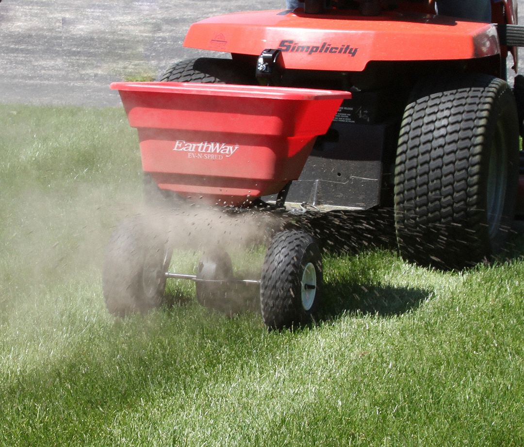 EARTHWAY Tow Behind Spreader, 80 lb. Capacity, 3 Hole Drop Type ...