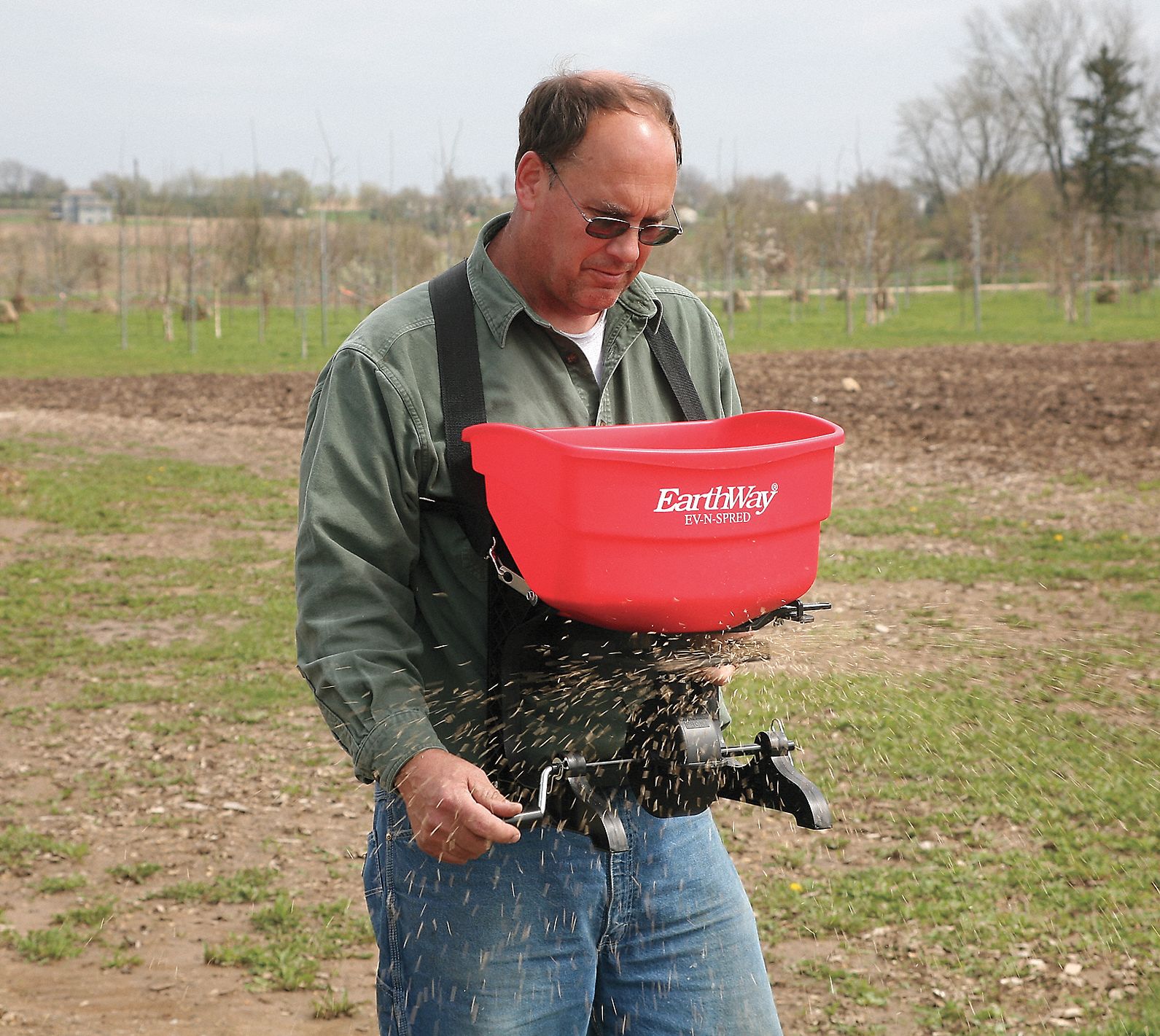 EARTHWAY Handheld Broadcast Spreader, 25 lb, 3 Hole 9EZ123200 Grainger