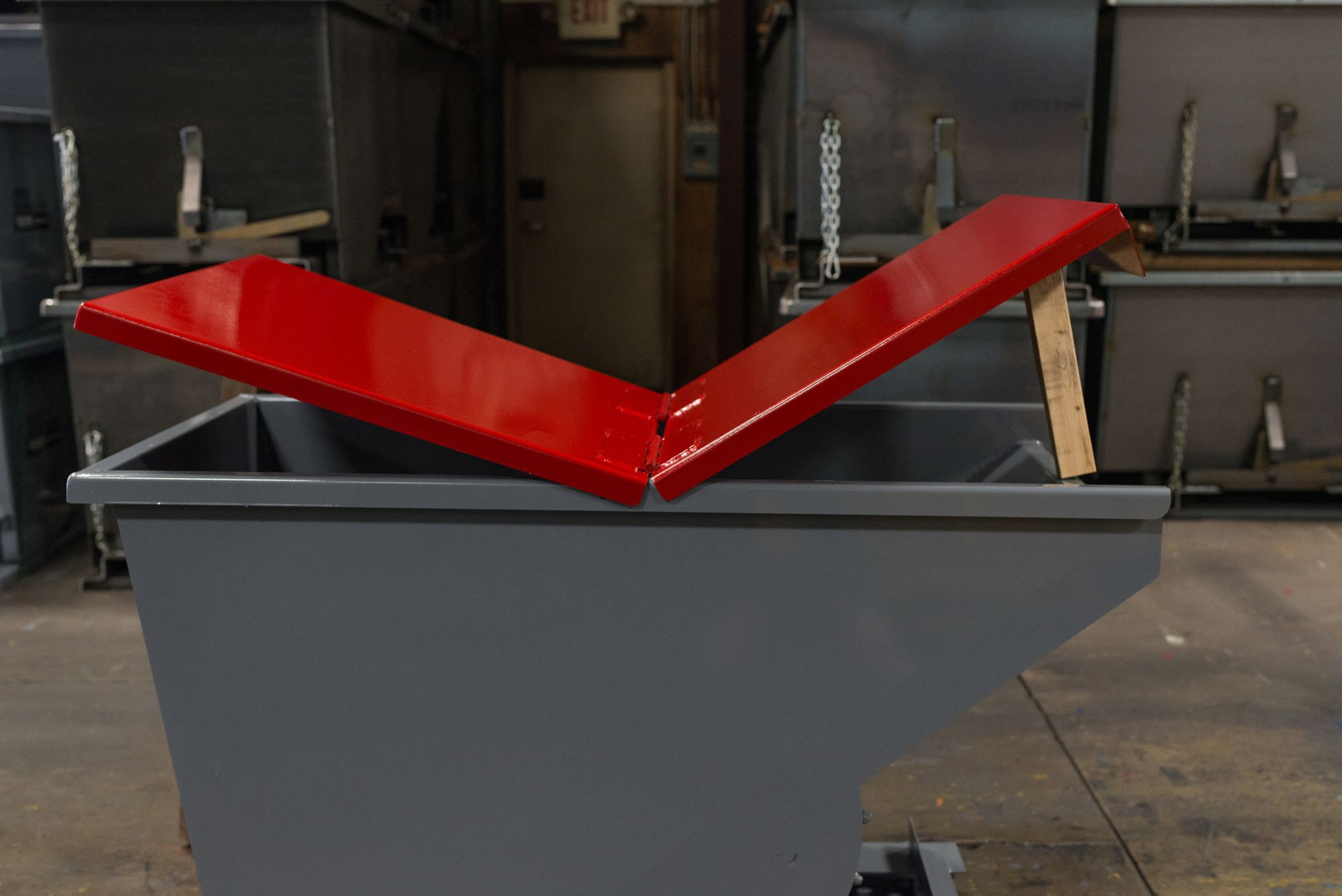 GRAINGER APPROVED Hopper Lid, Resting Lid, Red, 64 1/4 in x 41 in x 2