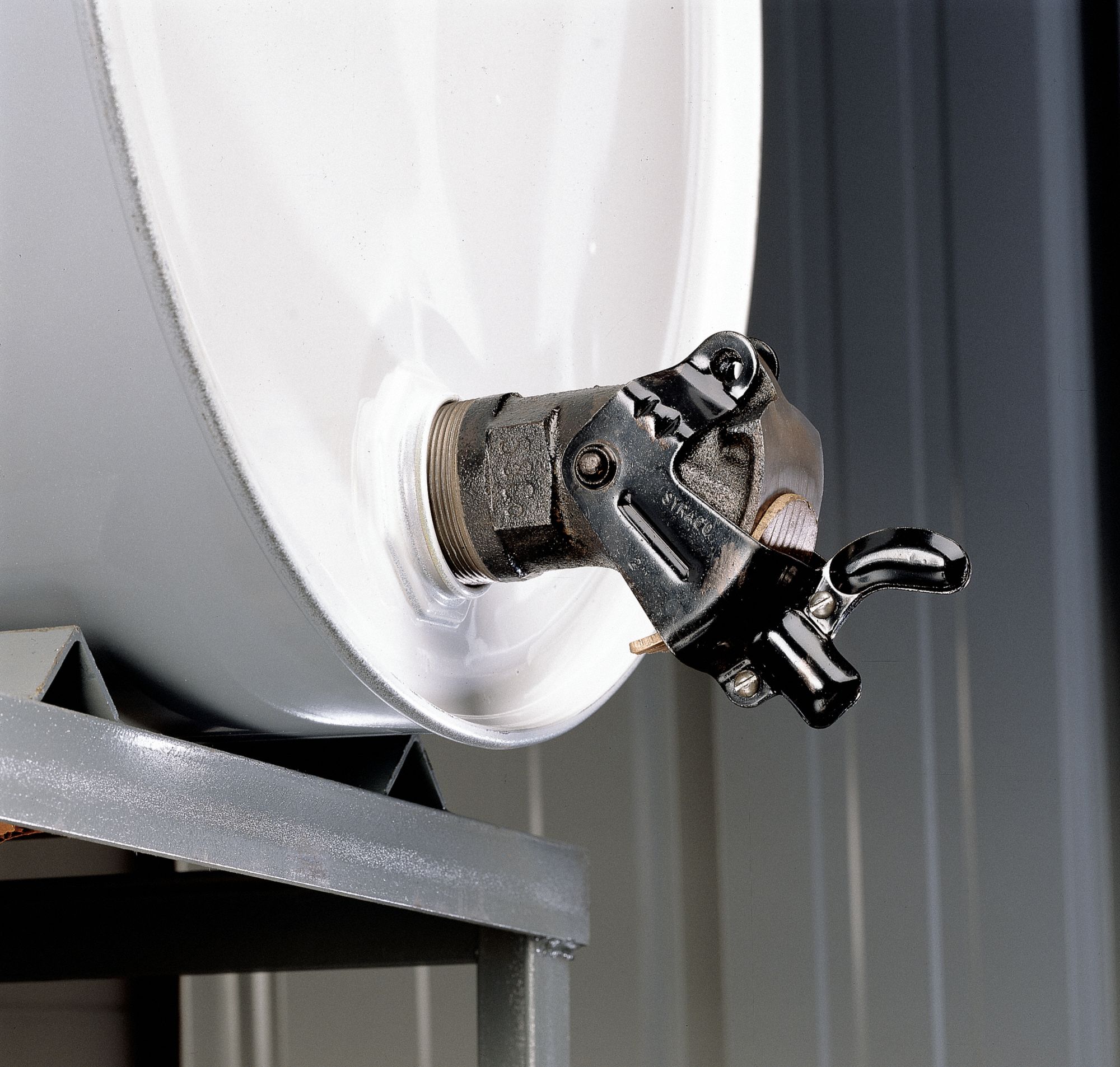 DRUM FAUCET, MANUAL, 2 IN MALE NPT, 2 IN OUTLET CONNECTION SIZE, RIGID, GREY