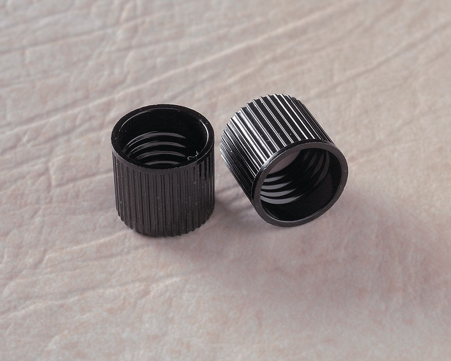 Cap: 15 mm Dia, Black, Phenolic, Rubber, 15-415 mm Screw Closure Size, Autoclavable, ASTM E982