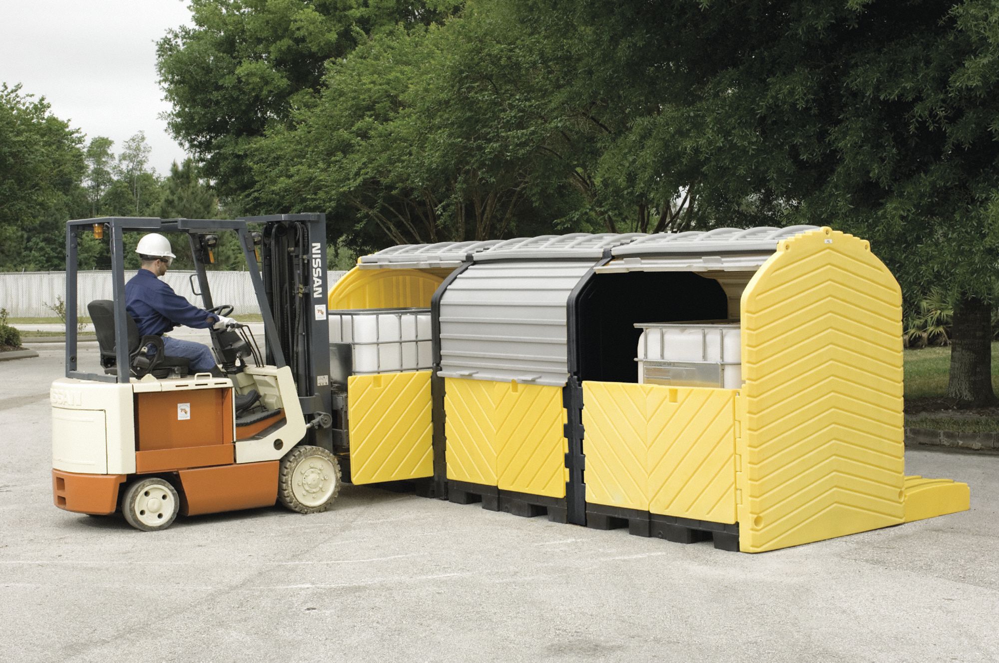 COVERED TRIPLE IBC CONTAINMENT UNIT, FOR 3 IBC, 188 X 93 X 79 IN