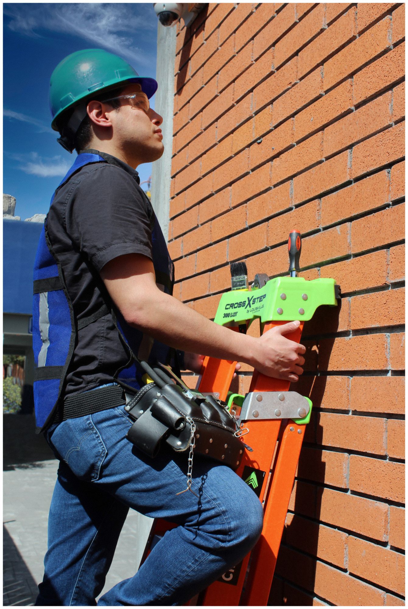 LOUISVILLE Stepladder 8 ft Ladder Ht, 7 Steps, 300 lb Load Capacity