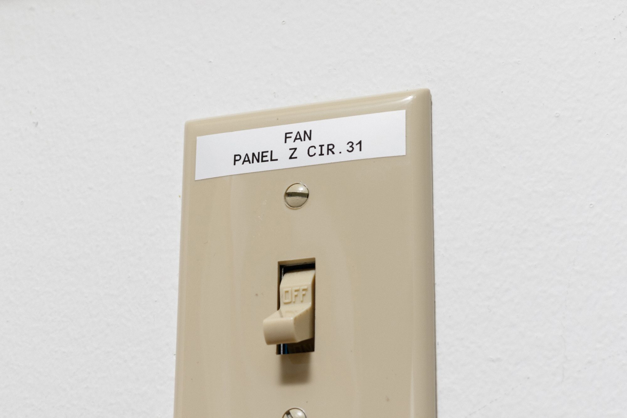 Wraparound Label: 1 in x 3/8 in, Vinyl, Black on White, For 12 AWG to 10 AWG Wire Gauge