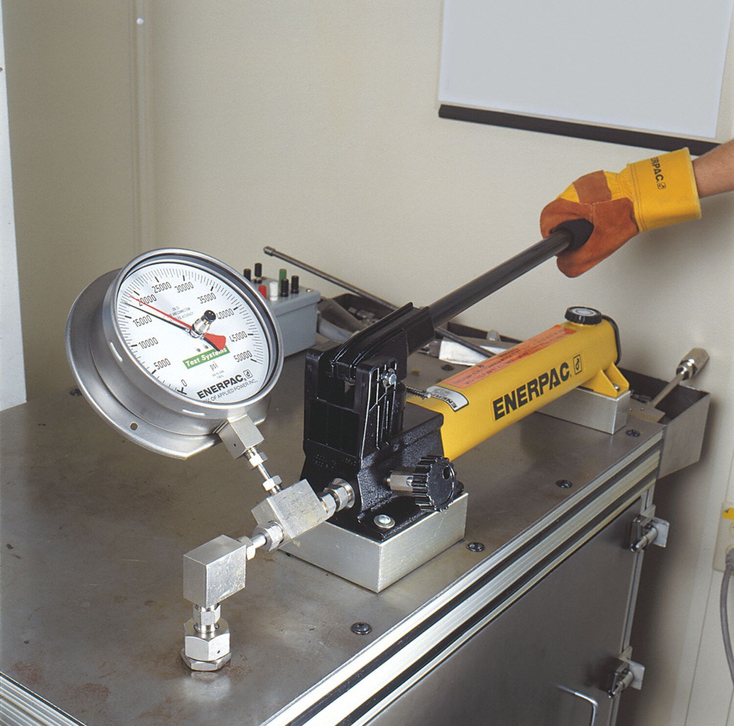 Test System Gauge: 50, 000 psi, 1/4 in Cone, T