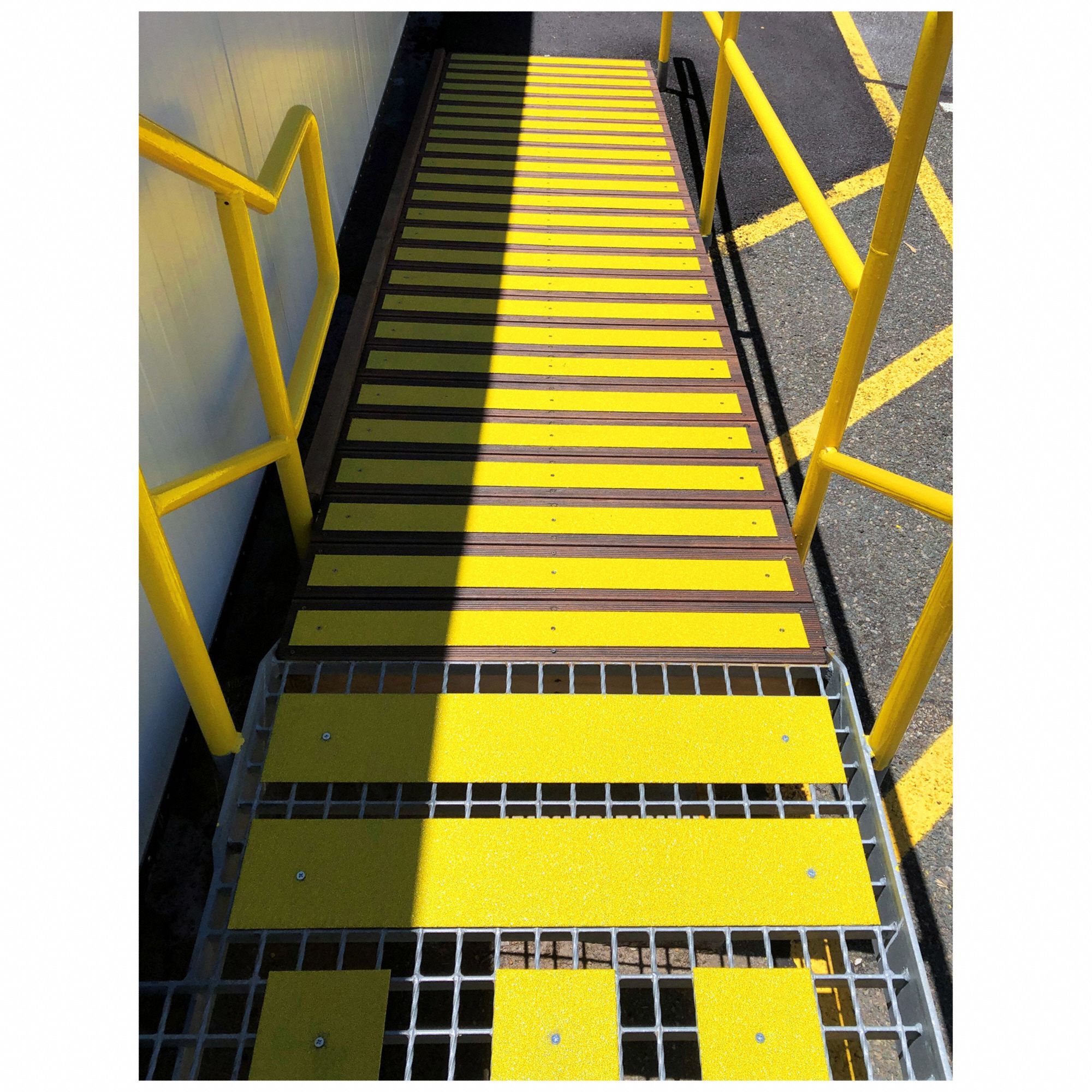 VIGIL ANTISLIP Industrial Grade Metal Deck Full Coverage Grit, 47 in